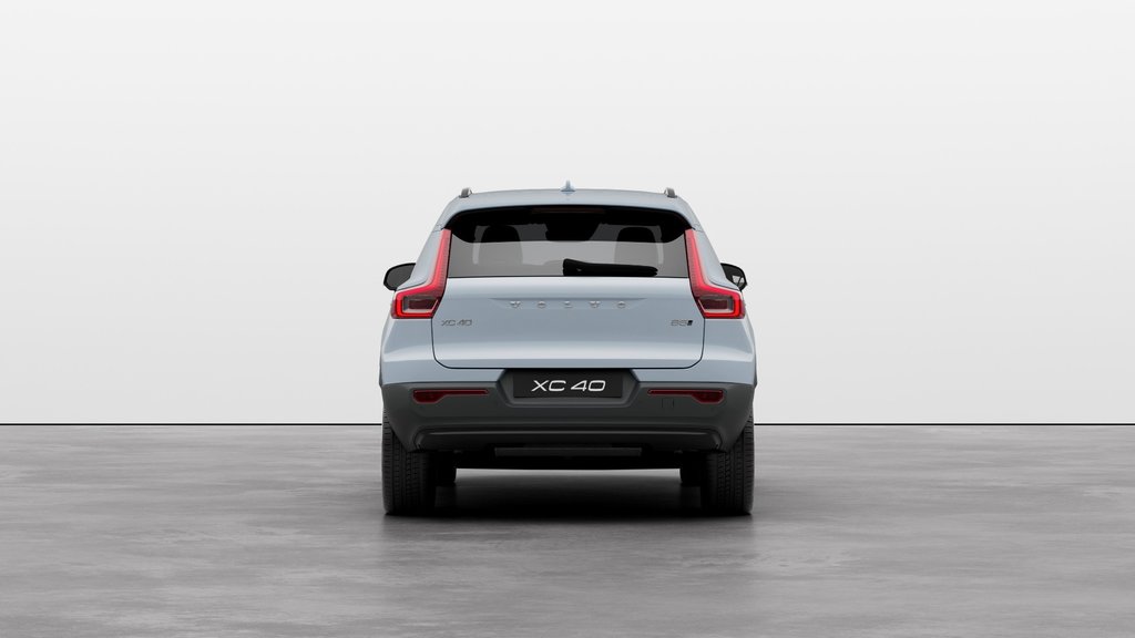 2025 Volvo XC40 Plus Dark Theme in Laval, Quebec - 4 - w1024h768px
