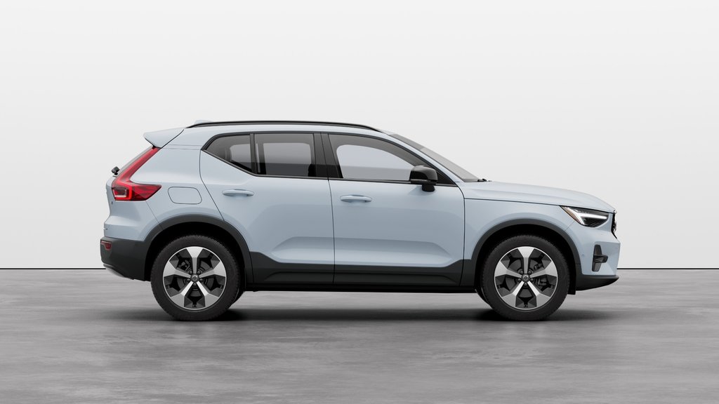 2025 Volvo XC40 Plus Dark Theme in Laval, Quebec - 5 - w1024h768px