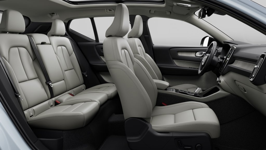 2025 Volvo XC40 Plus Dark Theme in Laval, Quebec - 11 - w1024h768px