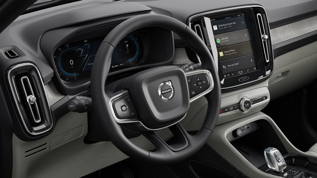 2025 Volvo XC40 Plus Dark Theme in Laval, Quebec - 12 - w1024h768px