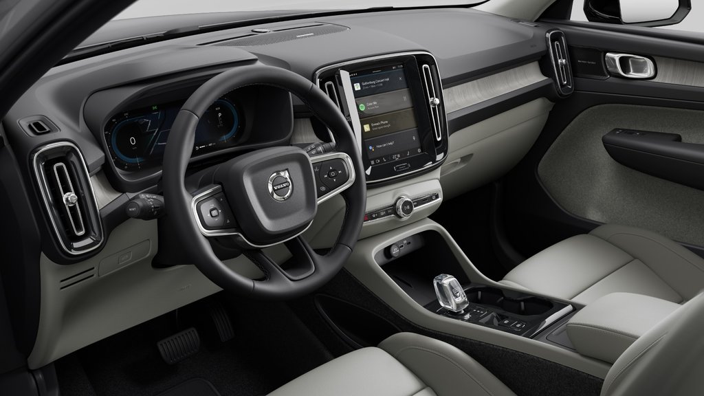 2025 Volvo XC40 Plus Dark Theme in Laval, Quebec - 8 - w1024h768px