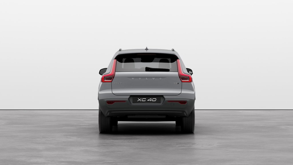 2025 Volvo XC40 Plus Dark Theme in Laval, Quebec - 4 - w1024h768px