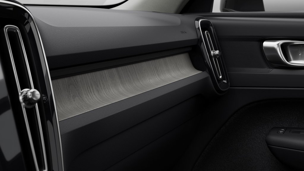 2025 Volvo XC40 Plus Dark Theme in Laval, Quebec - 7 - w1024h768px