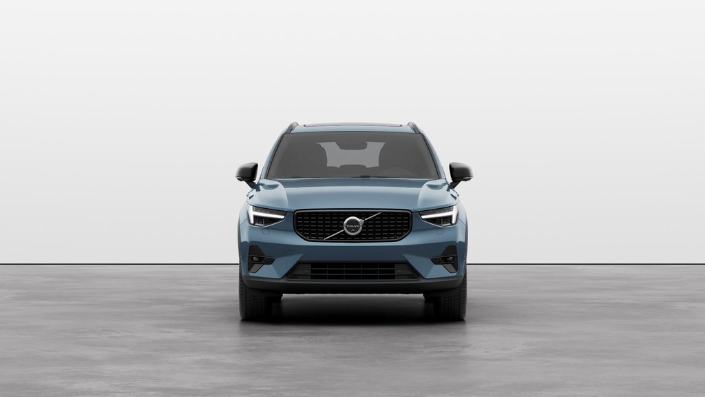 2025 Volvo XC40 Plus Dark Theme in Laval, Quebec - 3 - w1024h768px
