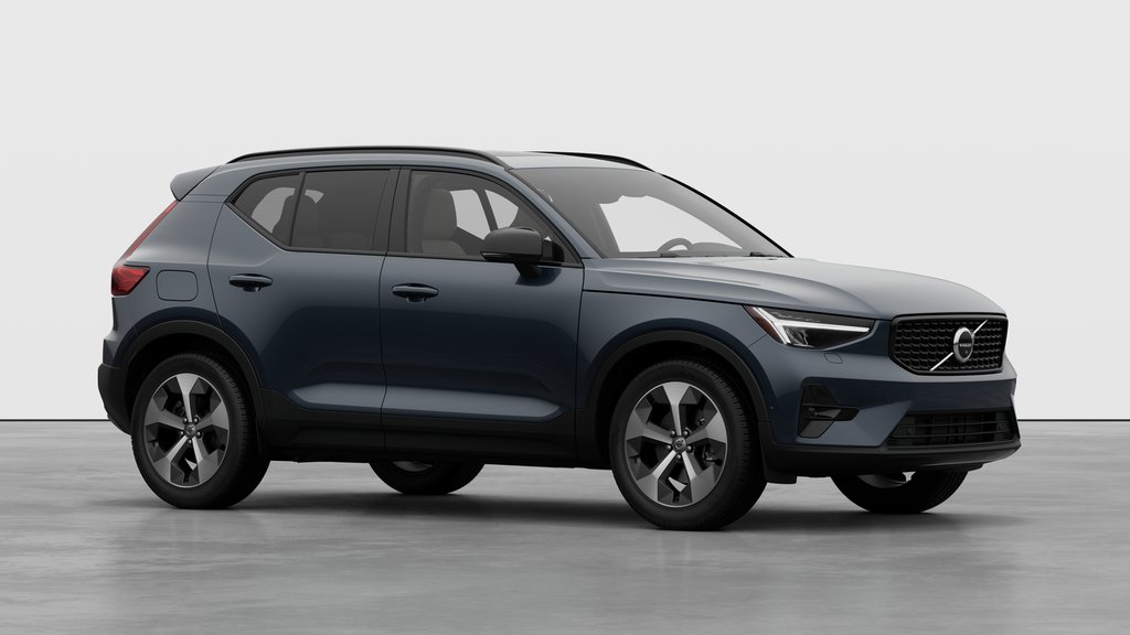 Volvo XC40 Plus Dark Theme 2026-2