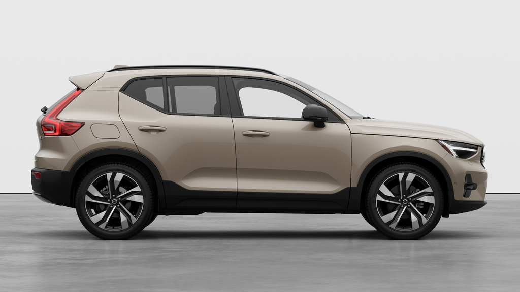 2026 Volvo XC40 Plus Dark Theme in Laval, Quebec - 7 - w1024h768px