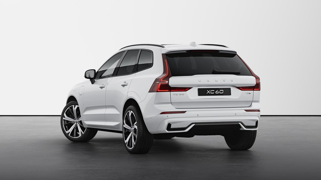 Volvo XC60 Plug-in Hybrid Ultra Dark Theme 2025 à Laval, Québec - 2 - w1024h768px