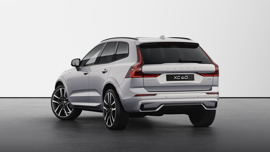 Volvo XC60 Plug-in Hybrid Ultra Dark Theme 2025 à Laval, Québec - 2 - w1024h768px