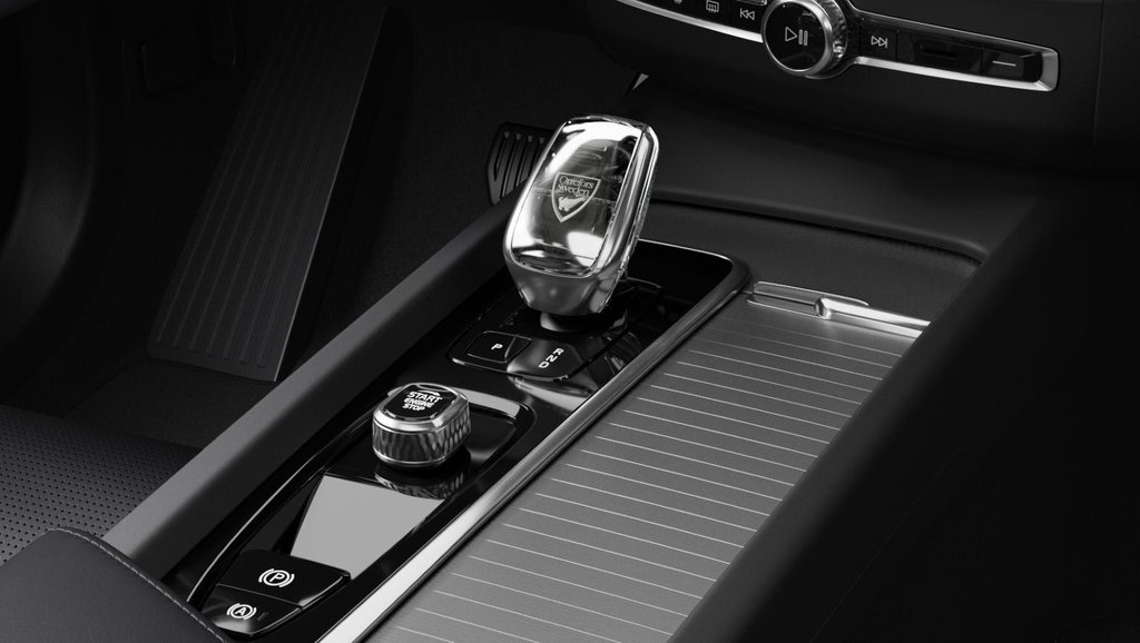 2025 Volvo XC60 Plug-In Hybrid Ultra Black Edition in Laval, Quebec - 9 - w1024h768px