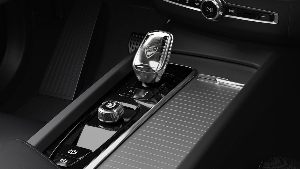 Volvo XC60 Plug-In Hybrid Ultra Black Edition 2025 à Brossard, Québec - 9 - w1024h768px