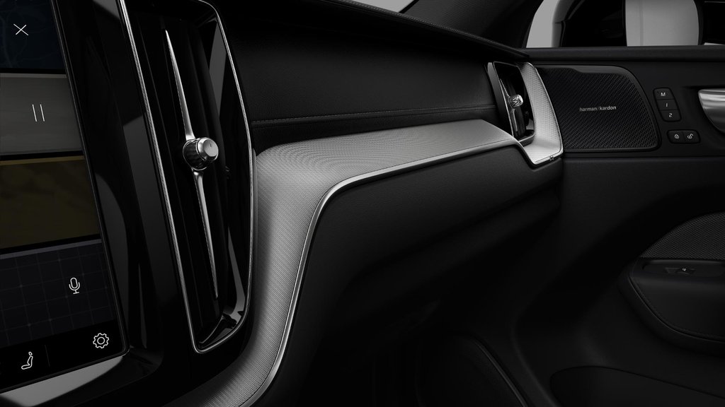 2025 Volvo XC60 Plug-In Hybrid Ultra Black Edition-6