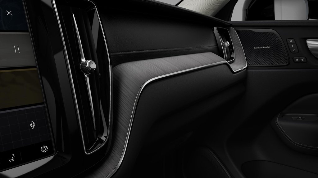2025 Volvo XC60 Plug-in hybrid Ultra in Laval, Quebec - 7 - w1024h768px