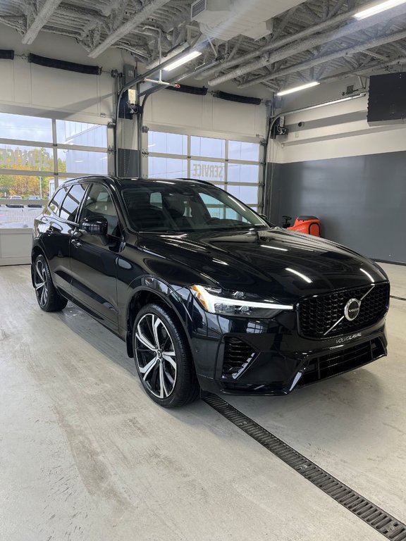 2025 Volvo XC60 Plug-In Hybrid Ultra Dark Theme in Laval, Quebec - 5 - w1024h768px