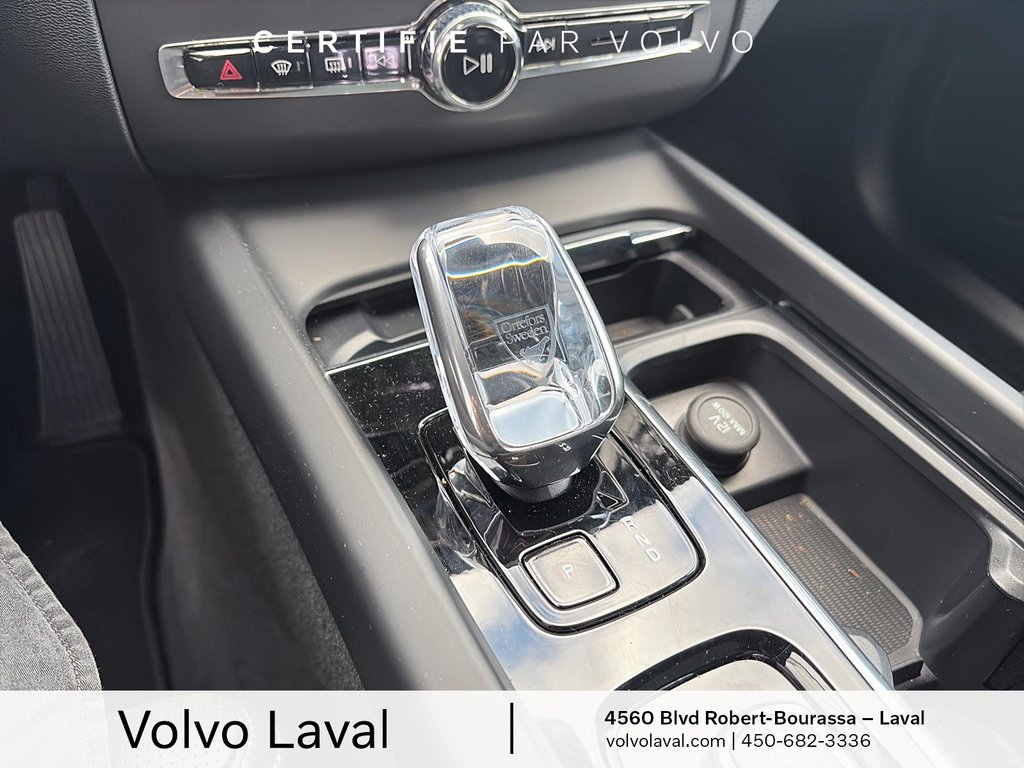 Volvo XC60 Plug-In Hybrid Ultra Black Edition 2025 à Laval, Québec - 13 - w1024h768px