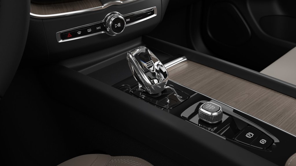2026 Volvo XC60 Plug-in Hybrid Plus Dark Theme in Laval, Quebec - 11 - w1024h768px