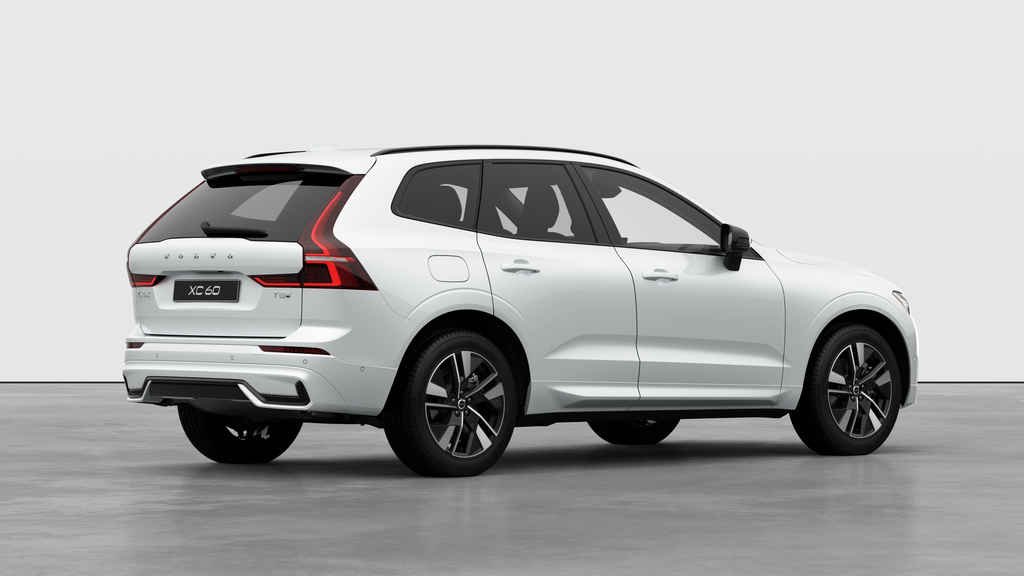 2026 Volvo XC60 Plug-in Hybrid Plus Dark Theme in Laval, Quebec - 4 - w1024h768px