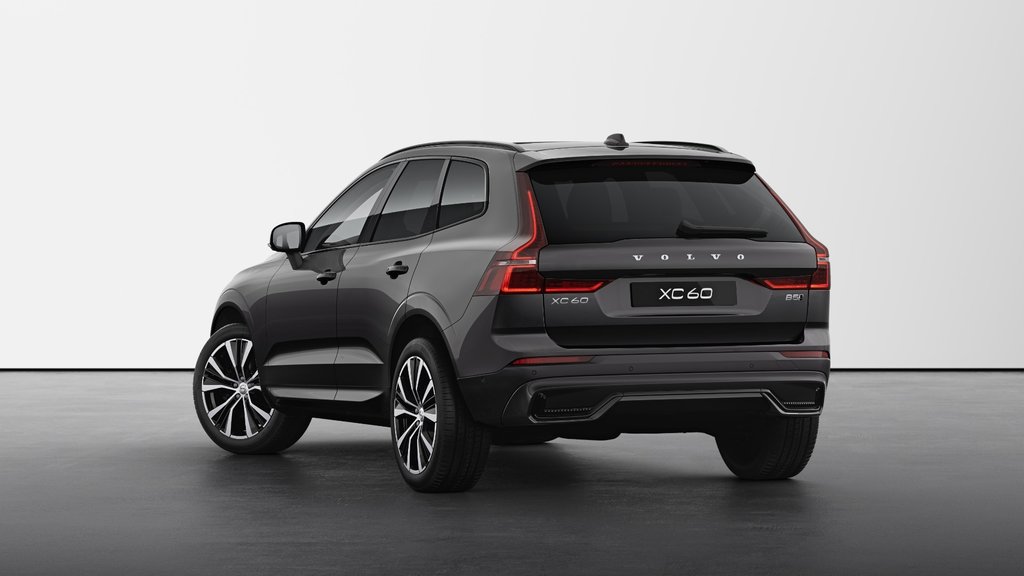 Volvo XC60 Plus Dark Theme 2025 à Laval, Québec - 2 - w1024h768px