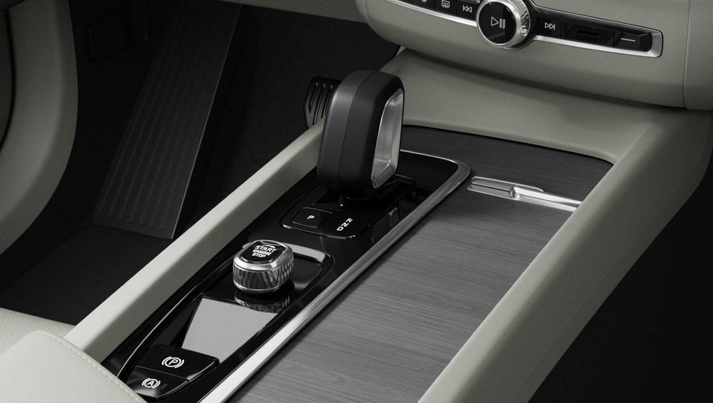 Volvo XC60 Plus Dark Theme 2025 à Laval, Québec - 9 - w1024h768px