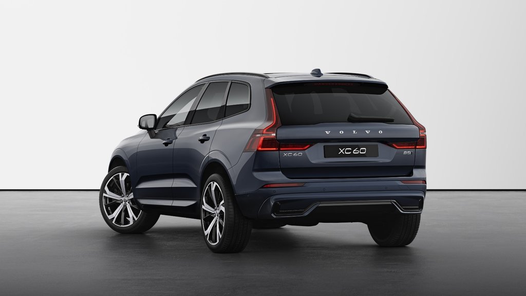 Volvo XC60 Ultra Dark Theme 2025 à Laval, Québec - 2 - w1024h768px