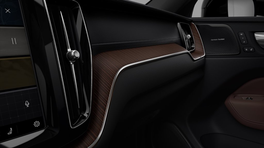 Volvo XC60 Ultra Dark Theme 2025 à Laval, Québec - 7 - w1024h768px