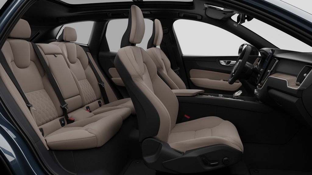 2026 Volvo XC60 Plus in Laval, Quebec - 13 - w1024h768px