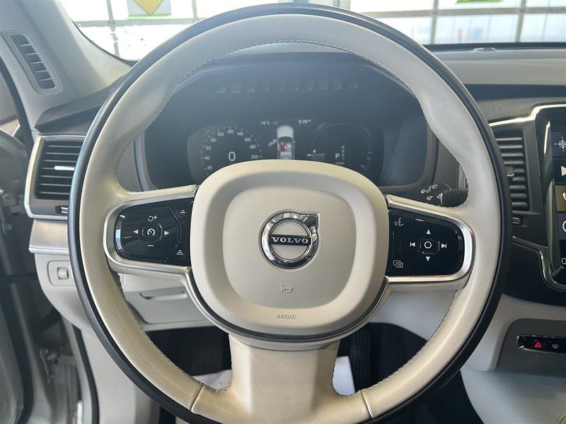 2020  XC90 T8 eAWD Momentum in Laval, Quebec - 13 - w1024h768px