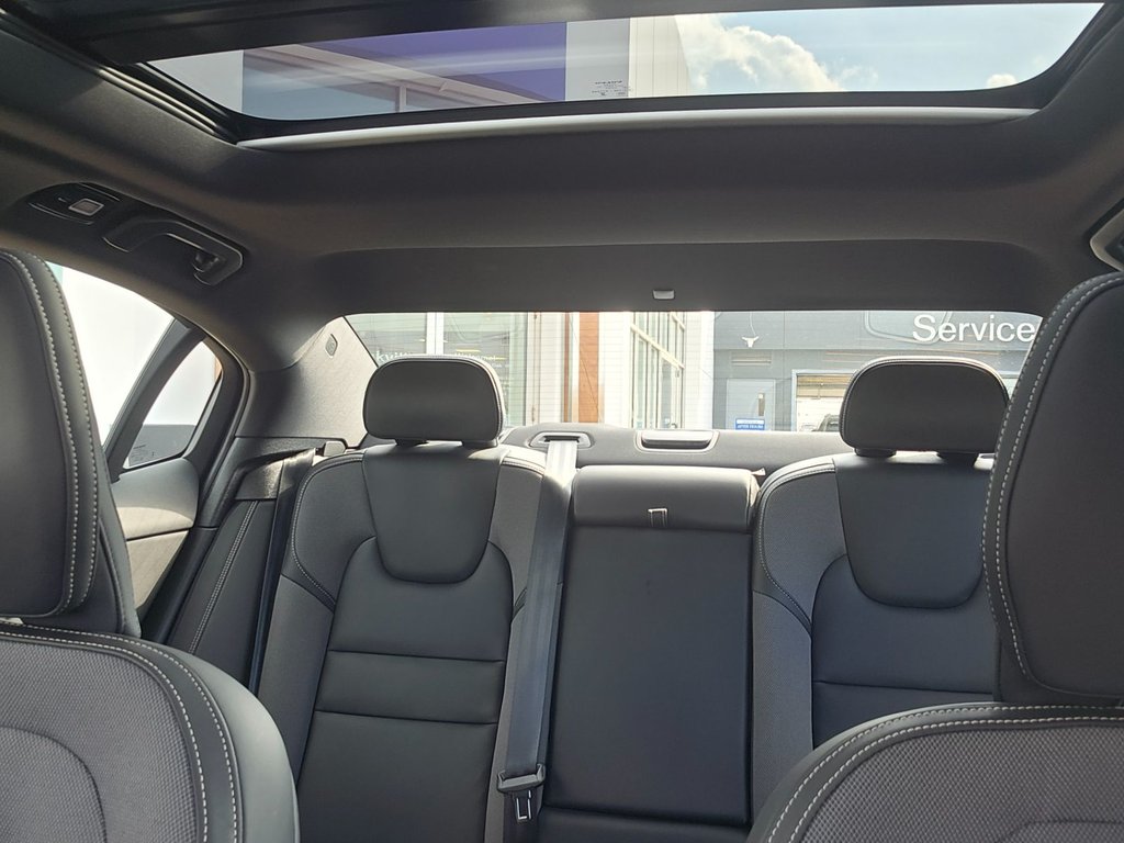 2024 Volvo S60 PLUS BLACK EDITION-6