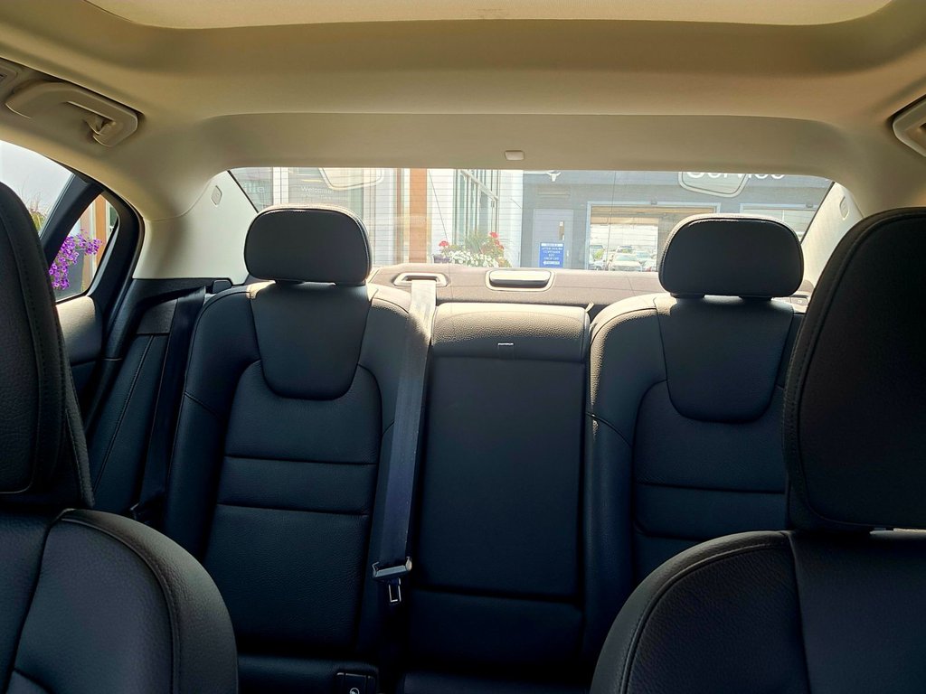 2024 Volvo S60 PLUS DARK THEME-6