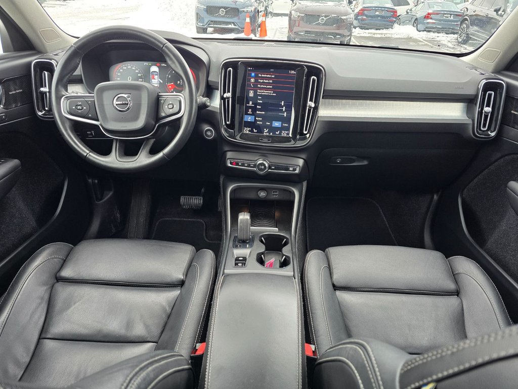 2019 Volvo XC40 MOMENTUM-3