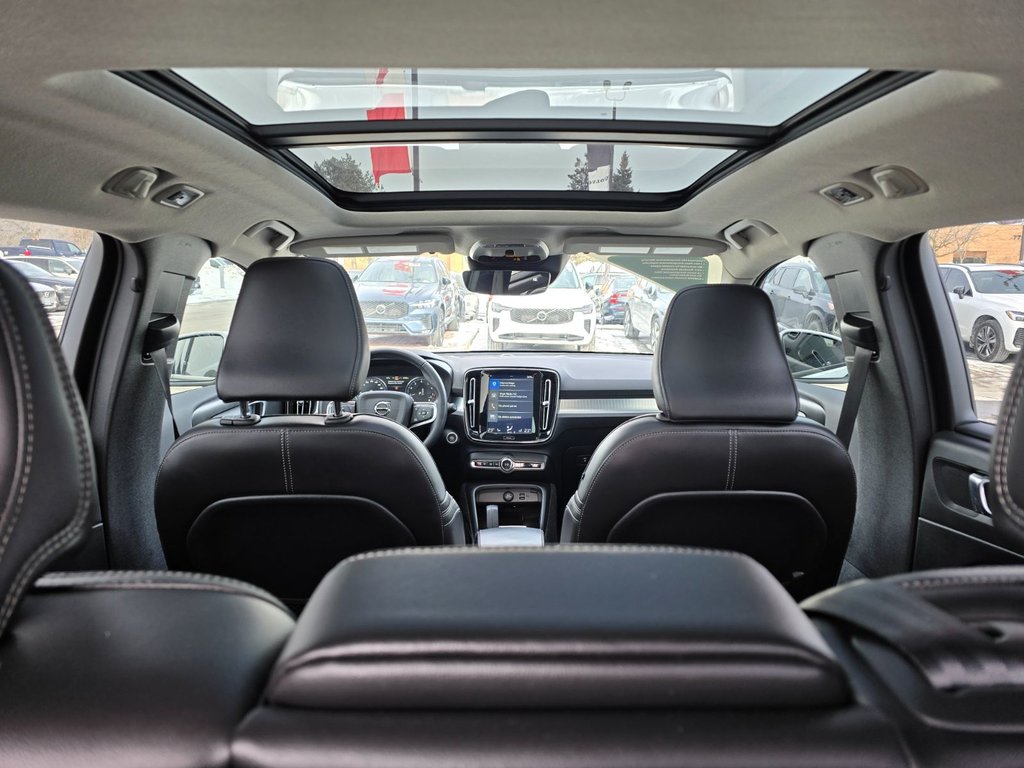 2020 Volvo XC40 MOMENTUM-6