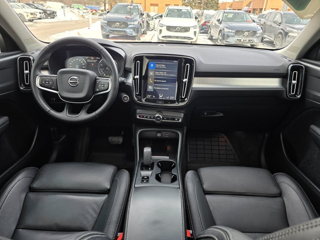 2020 Volvo XC40 MOMENTUM-4