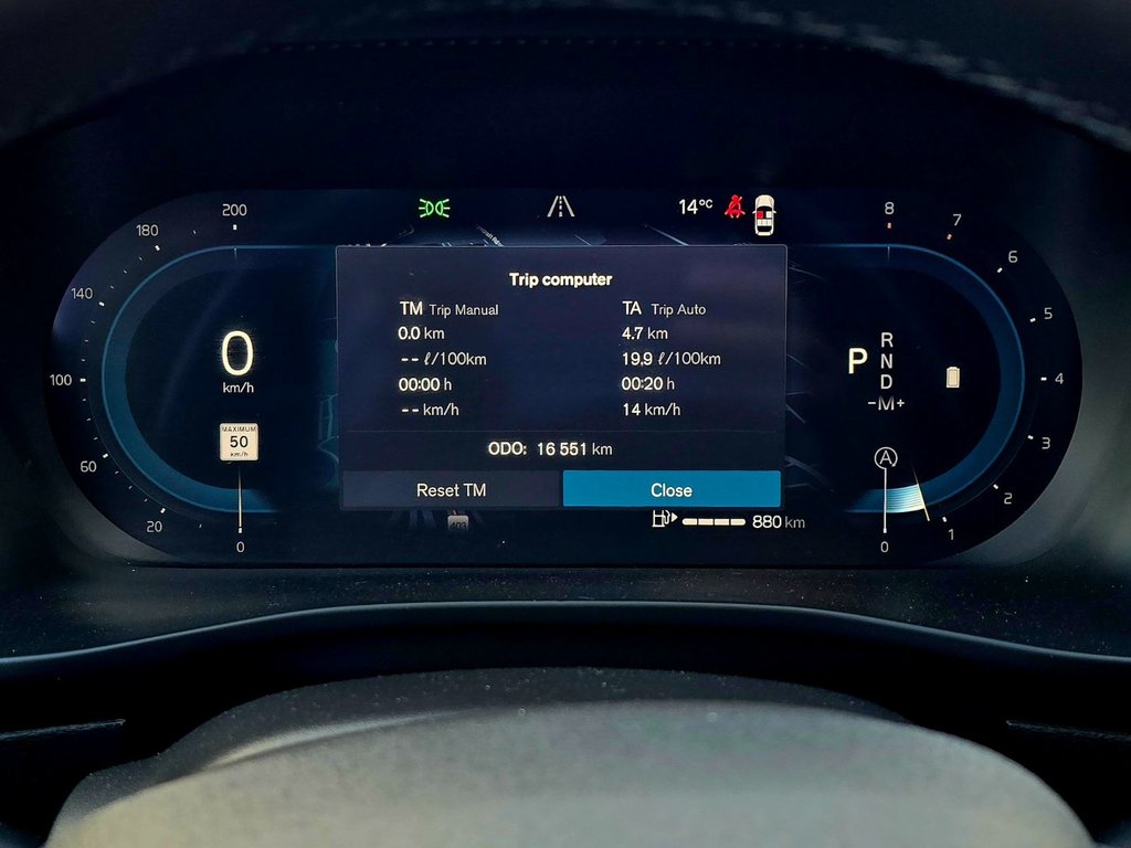 2025 Volvo XC40 PLUS DARK THEME-1