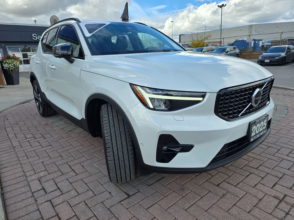 2025 Volvo XC40 PLUS DARK THEME-5
