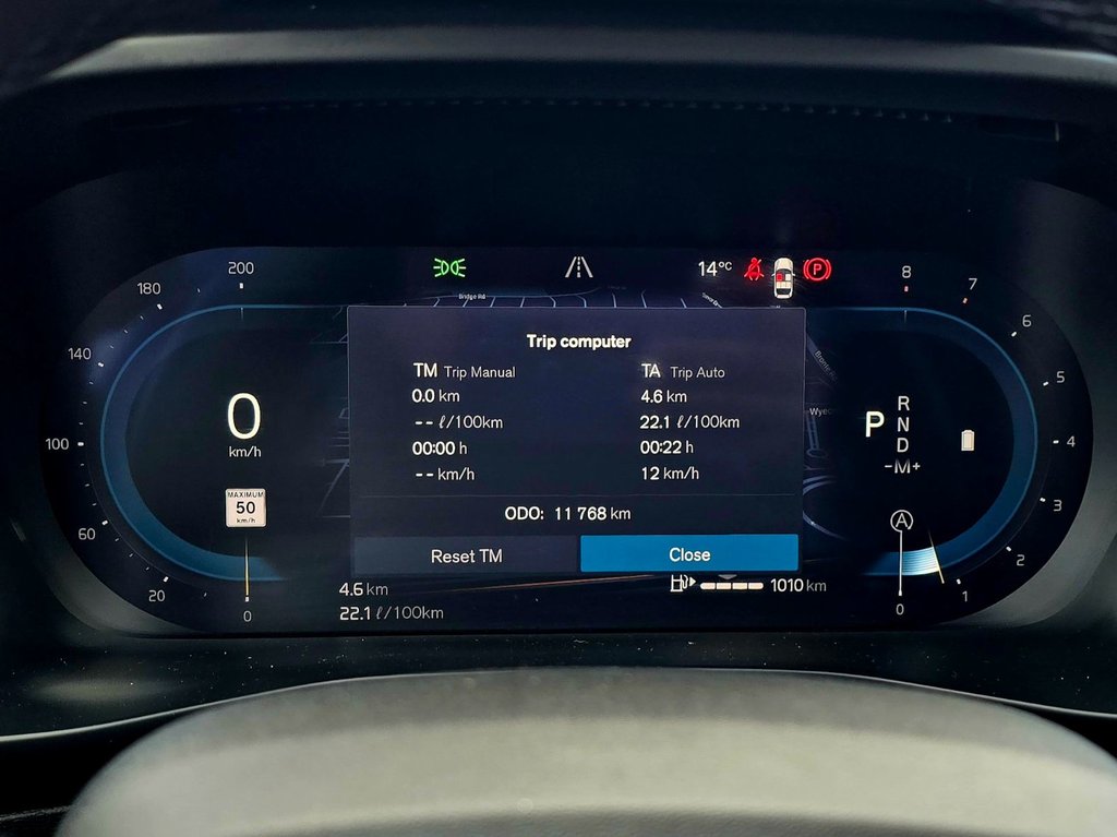 2025 Volvo XC40 PLUS DARK THEME-1