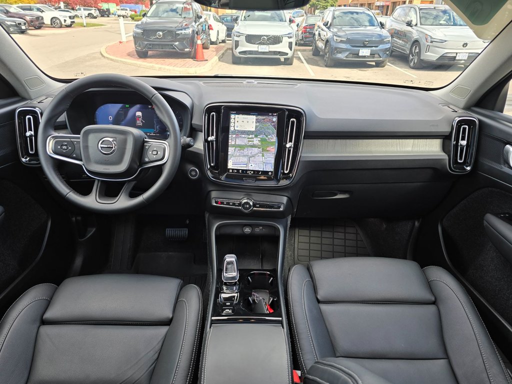 2025 Volvo XC40 PLUS DARK THEME-4
