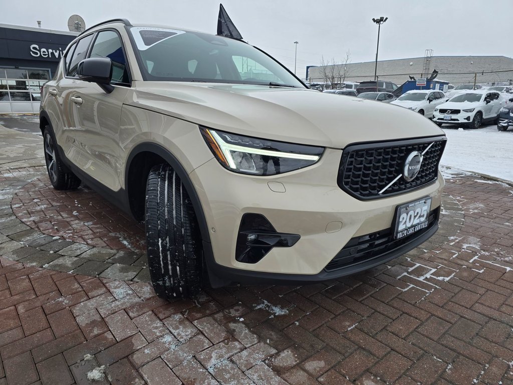 2025 Volvo XC40 PLUS DARK THEME-5