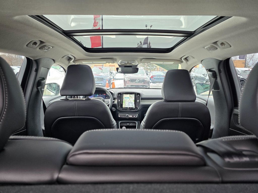 2025 Volvo XC40 PLUS DARK THEME-6