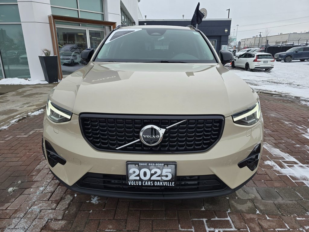 2025 Volvo XC40 PLUS DARK THEME-3