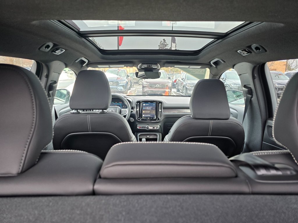 2025 Volvo XC40 PLUS DARK THEME-6