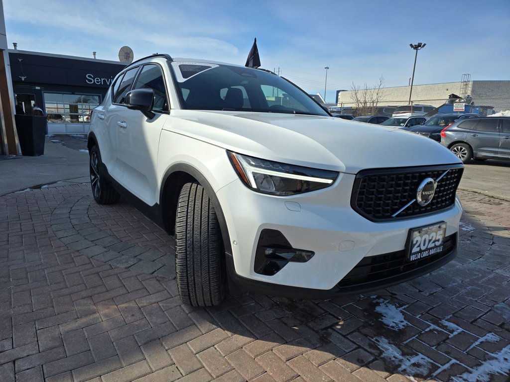 2025 Volvo XC40 PLUS DARK THEME-5