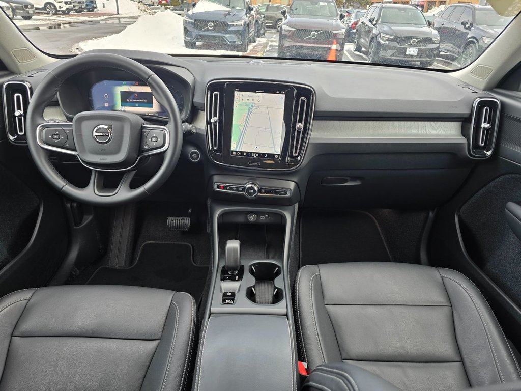 2025 Volvo XC40 CORE BRIGHT THEME-4