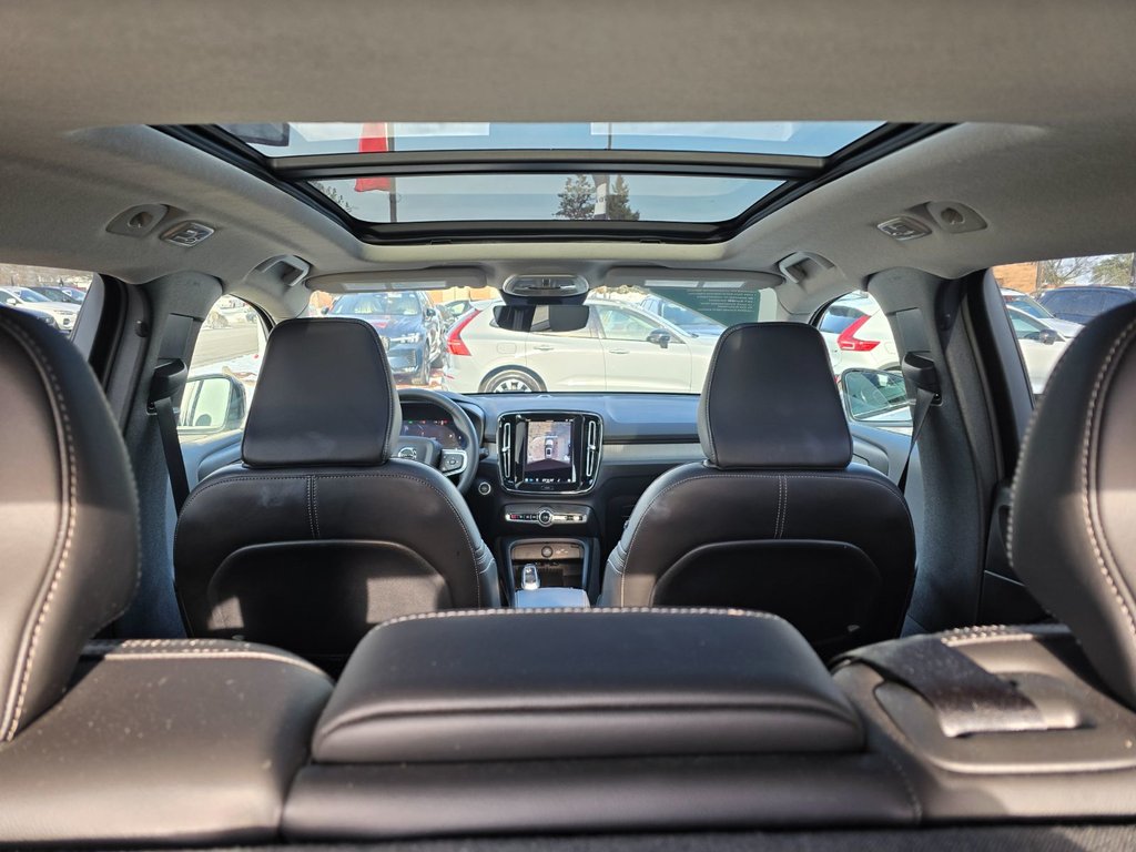 2025 Volvo XC40 PLUS DARK THEME-6