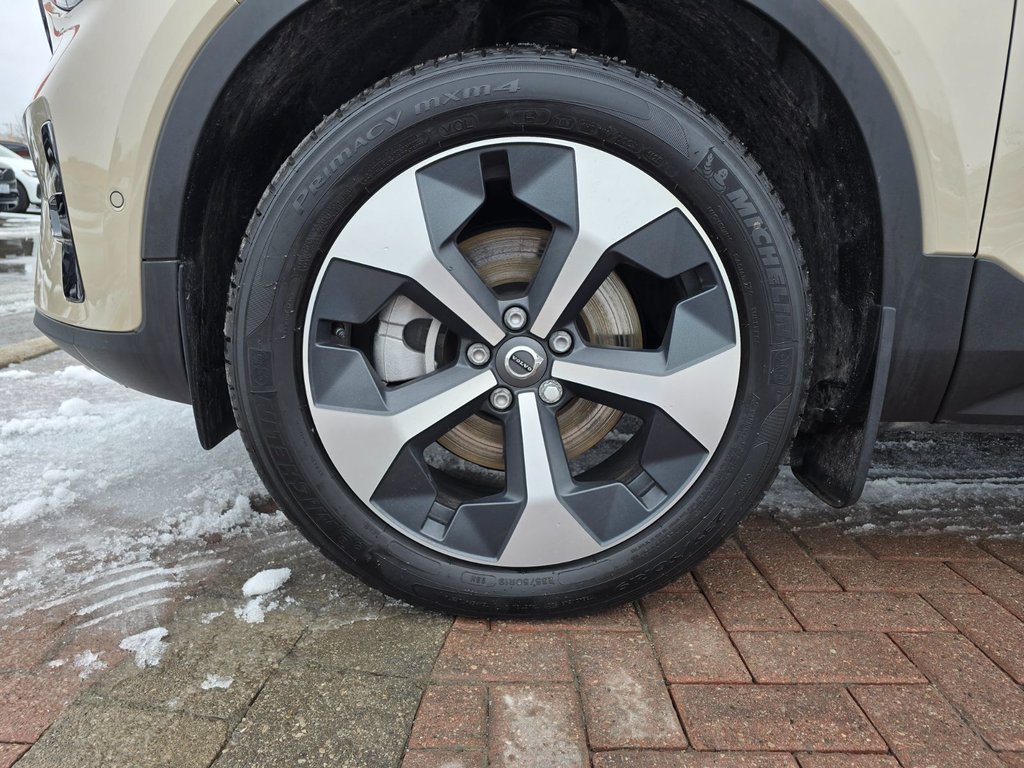 2025 Volvo XC40 PLUS DARK THEME-7