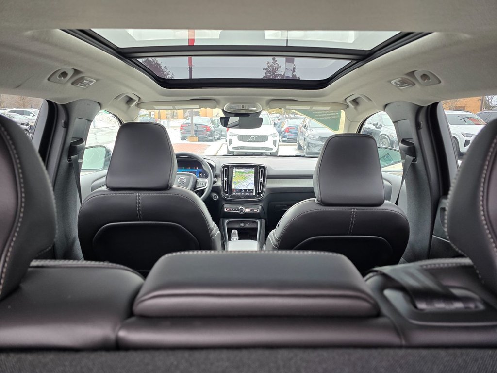 2025 Volvo XC40 PLUS DARK THEME-6