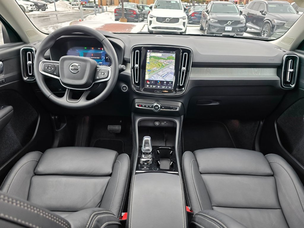 2025 Volvo XC40 PLUS DARK THEME-4