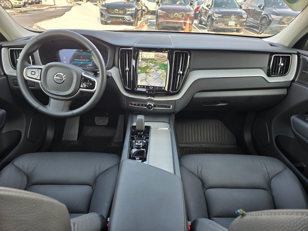 2025 Volvo XC60 PLUS DARK THEME-4