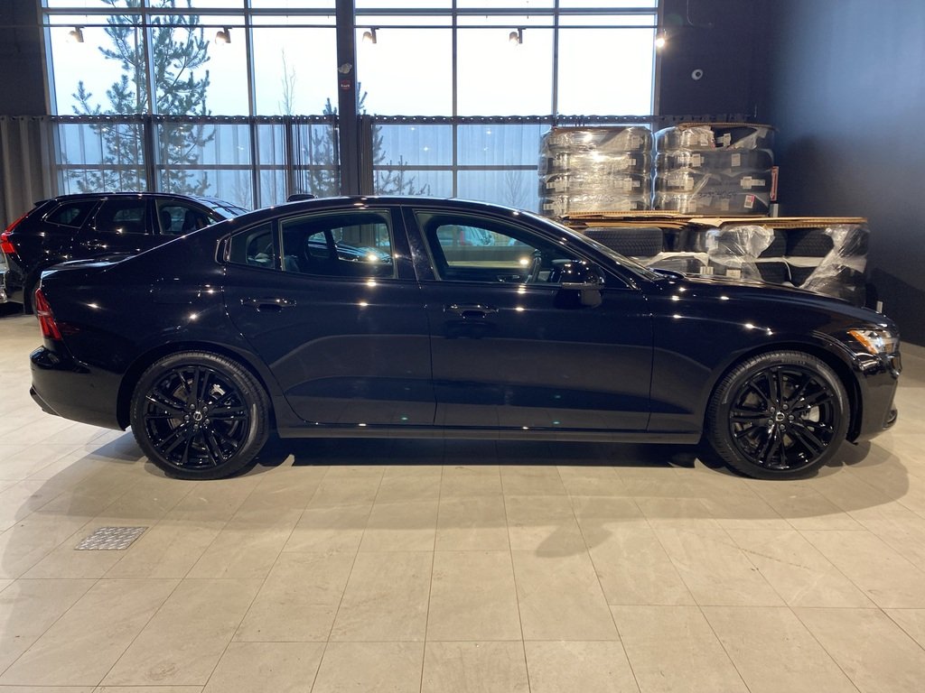 2025 Volvo S60 Plug-In Hybrid T8 AWD Ultra Black Edition-5