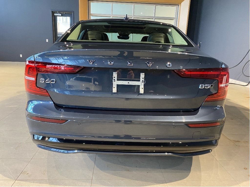 2024 Volvo S60 B5 AWD Core Dark Theme-3