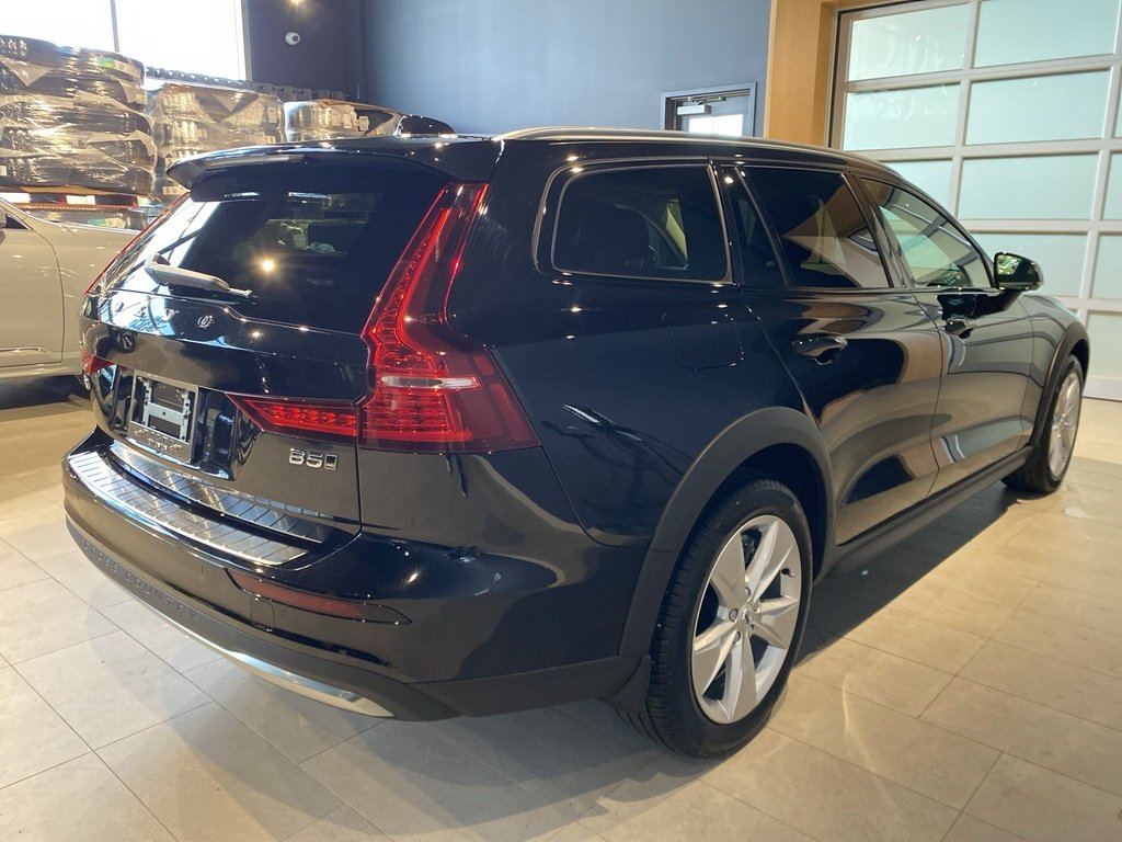 2025 Volvo V60 Cross Country B5 AWD Core-4