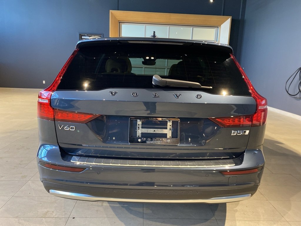 2025 Volvo V60 Cross Country B5 AWD Ultra-3